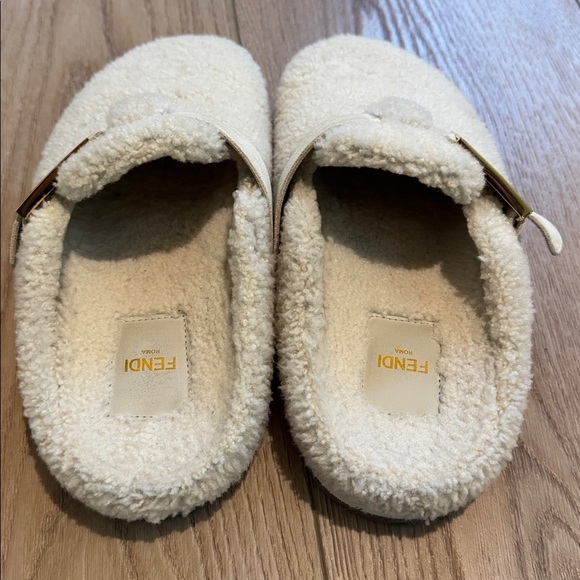 Fendi shearling mules 38.5 - Picture 2 of 5